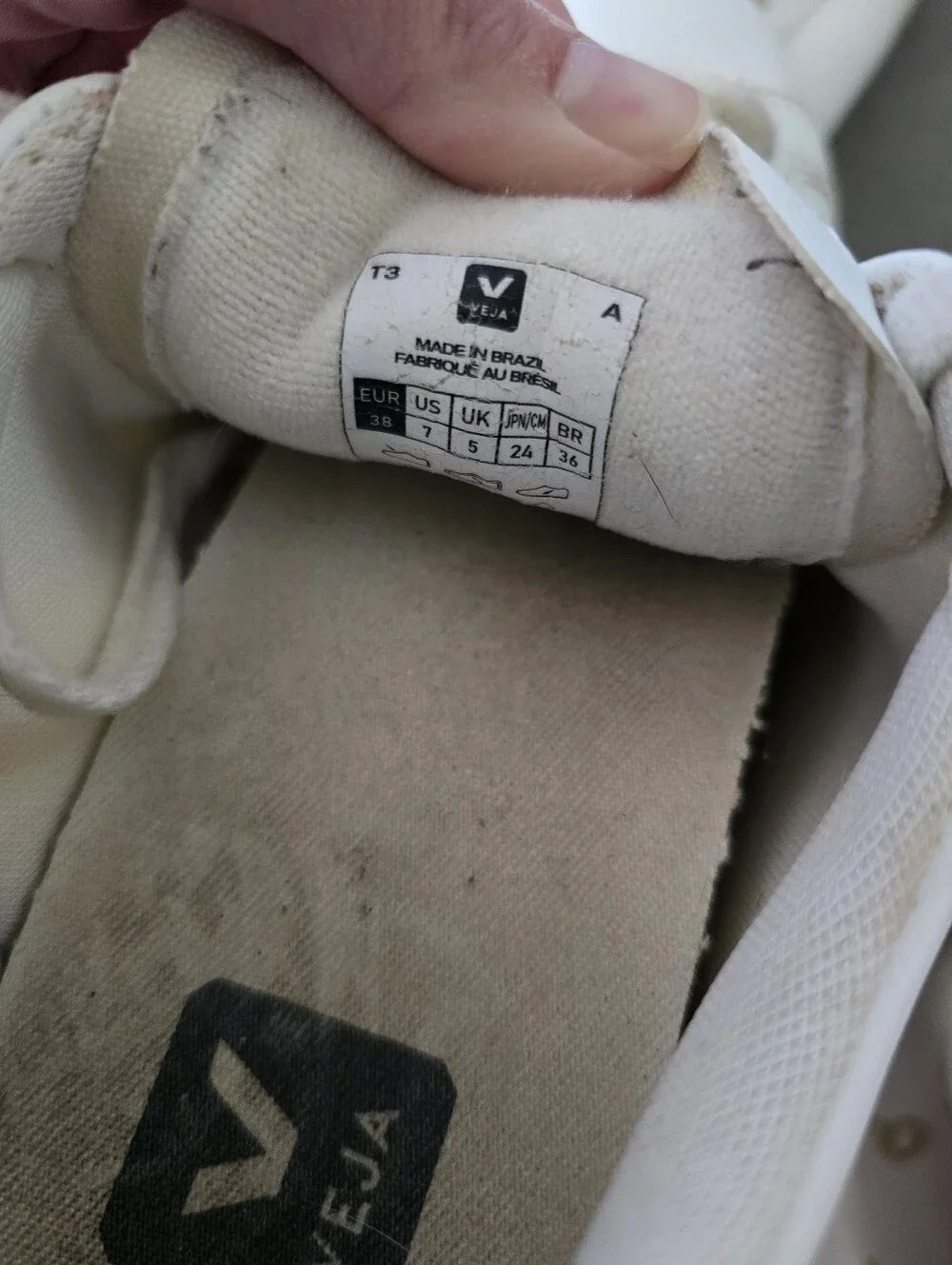 Veja Campo White Leather Sneakers with Black V Accent size 38 7.5